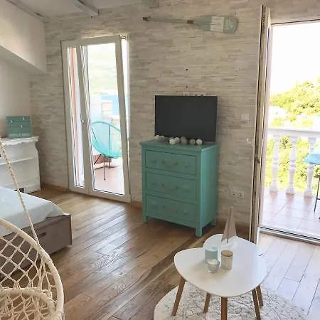 Apartment Surfers's Design