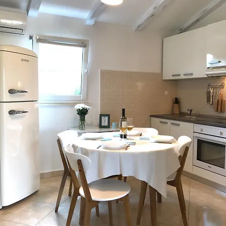 Apartment Surfers's Design *